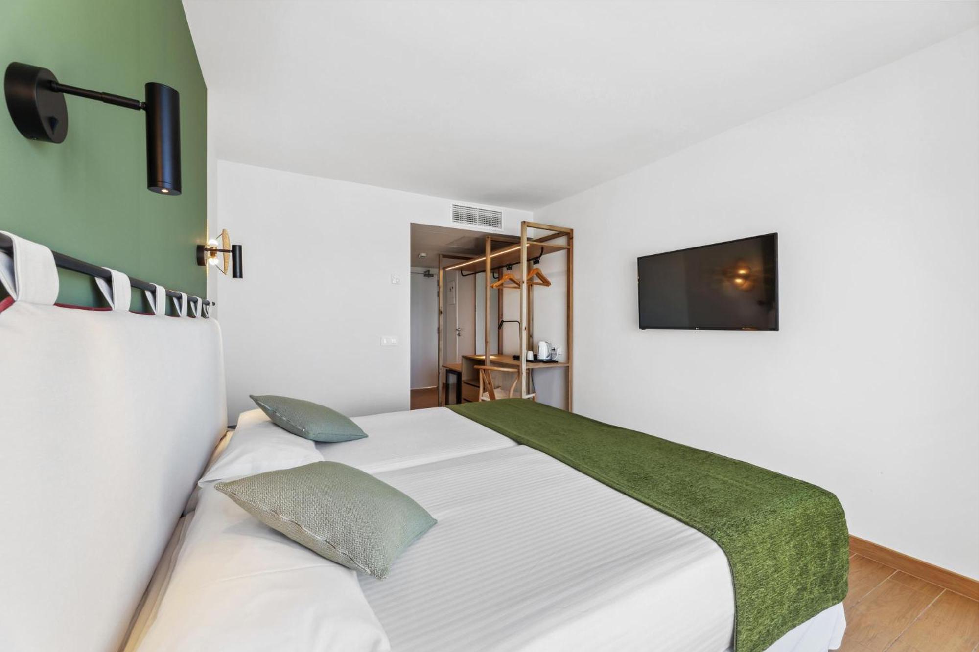 Double or Twin Room with Sea View