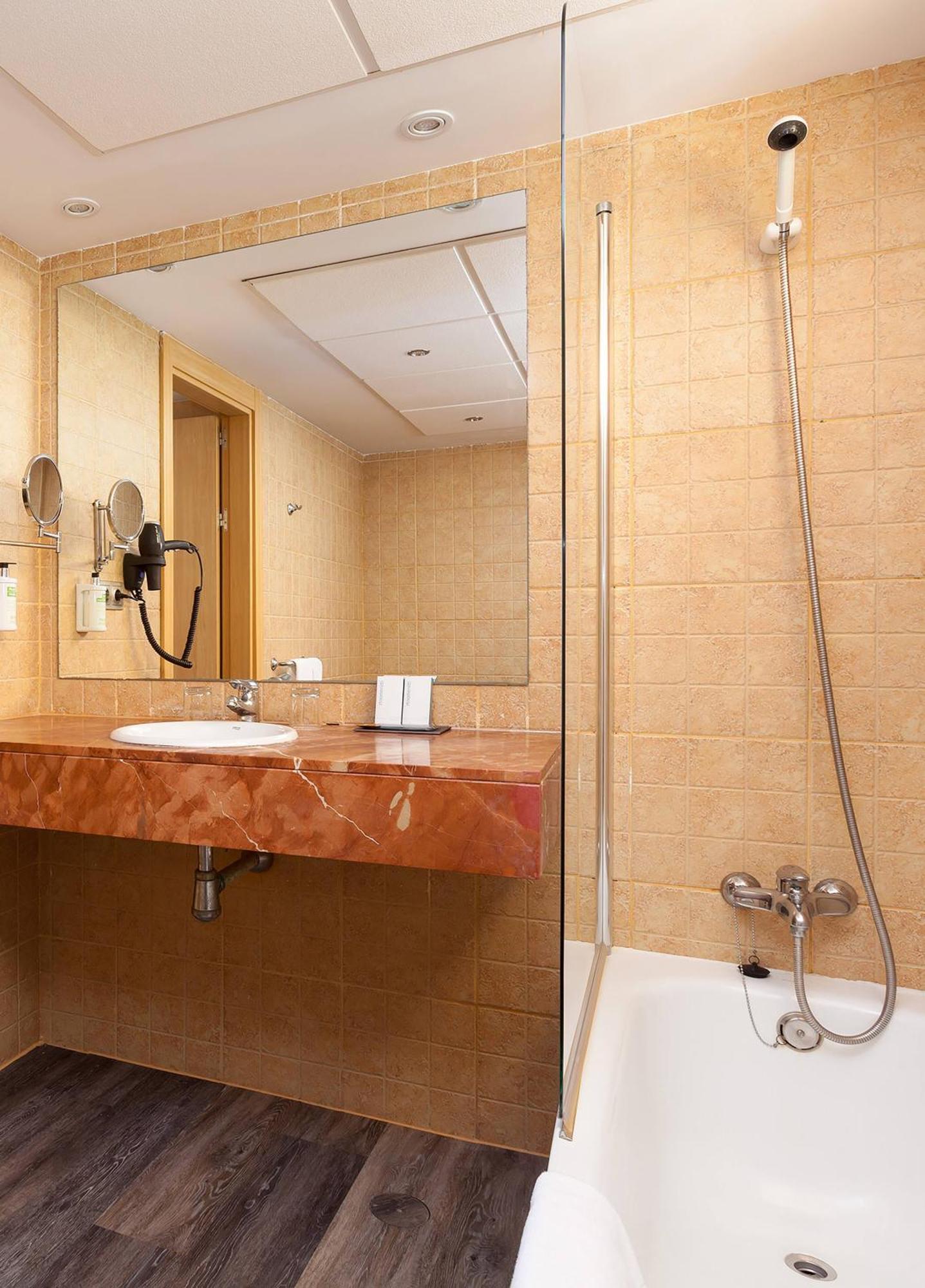 Family Room,1758291779:JPEG