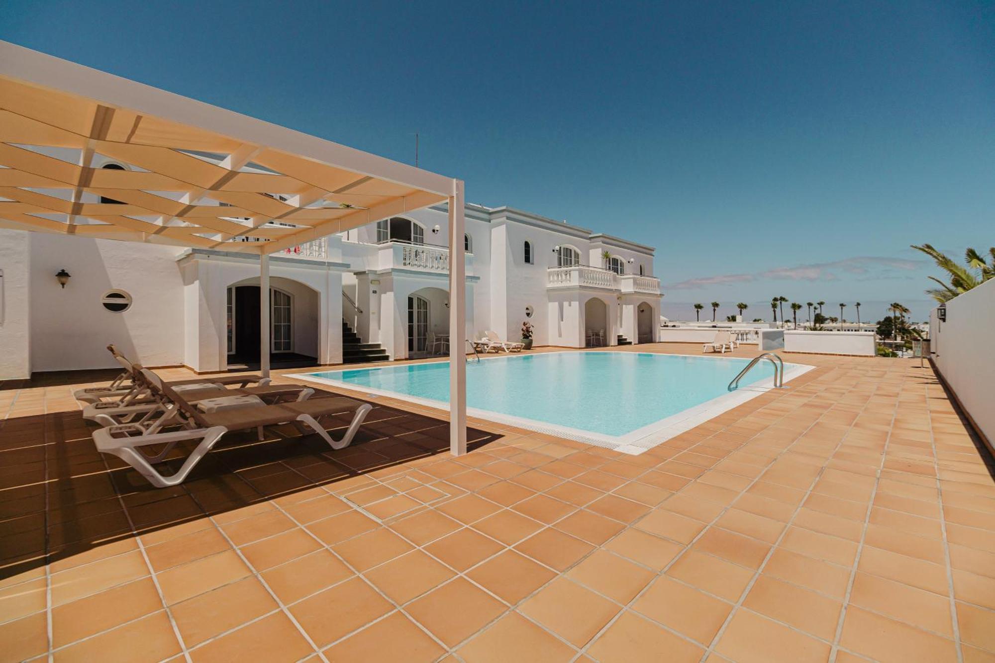 1-Bedroom Apartment balcony or terrace