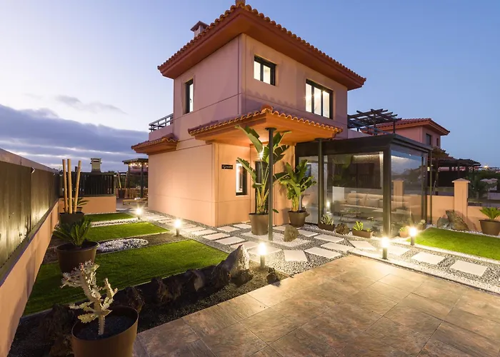 Giraud I - Luxury Modern Villa Next To The Sea With Jacuzzi & Pool